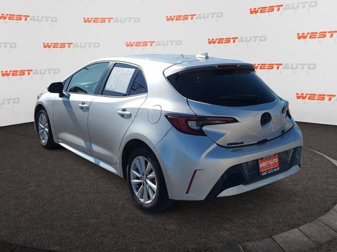 Used 2023 Toyota Corolla SE FWD image 3