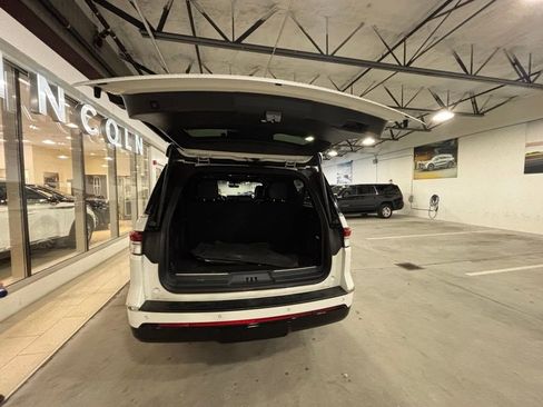 Used 2024 Lincoln Navigator L Reserve AWD/4WD image 9