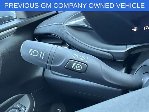 Used 2025 Buick Envista Avenir FWD image 40
