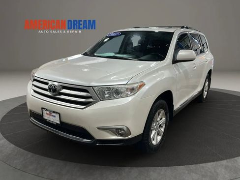 Used 2012 Toyota Highlander SE w/ Tow Pkg image 1