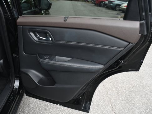 Used 2023 Nissan Rogue SL w/ SL Premium Package FWD image 21