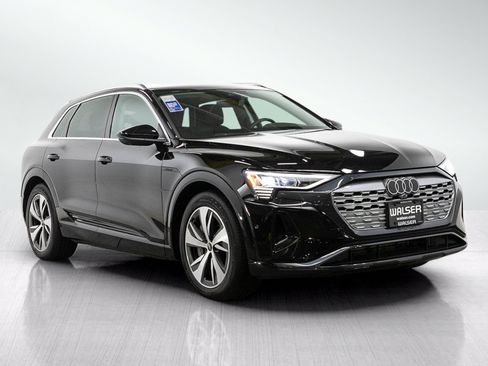 Used 2024 Audi Q8 e-tron Premium Plus w/ Premium Plus Package AWD/4WD image 7