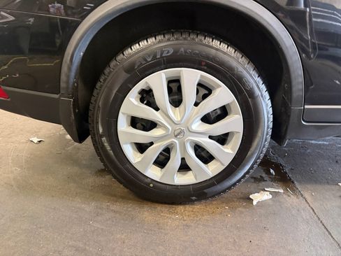 Used 2017 Nissan Rogue S w/ S Appearance Package AWD/4WD image 27