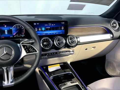 New 2026 Mercedes-Benz GLB 250 4MATIC image 8