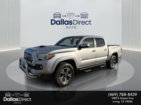 Used 2017 Toyota Tacoma TRD Sport image 2