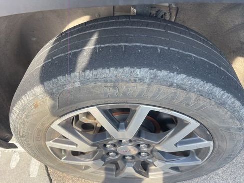 Used 2020 GMC Acadia SLE w/ Driver Convenience Package image 9