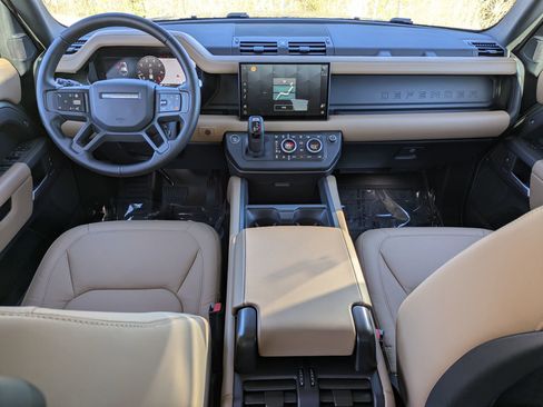 Used 2025 Land Rover Defender 110 X-Dynamic SE image 25