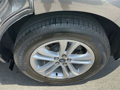 Used 2019 Ford Edge SEL w/ Equipment Group 201A FWD image 17