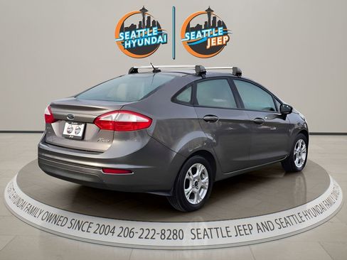Used 2014 Ford Fiesta SE w/ Comfort Package FWD image 5