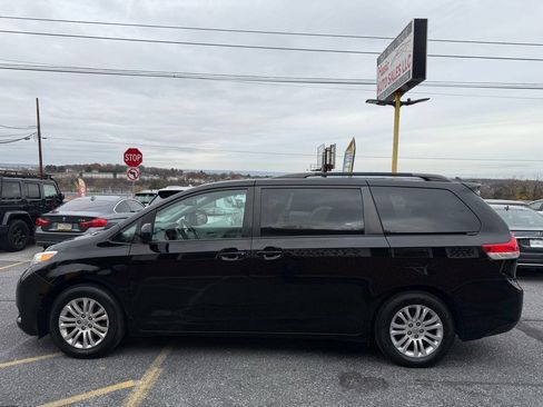 Used 2014 Toyota Sienna XLE image 8