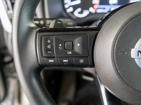 Used 2021 Nissan Rogue SV image 25