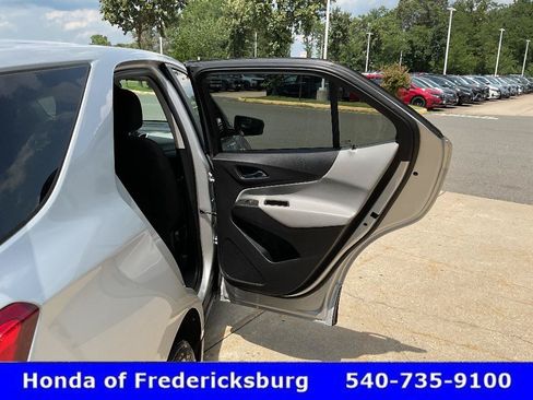 Used 2021 Chevrolet Equinox LS w/ LS Convenience Package FWD image 18