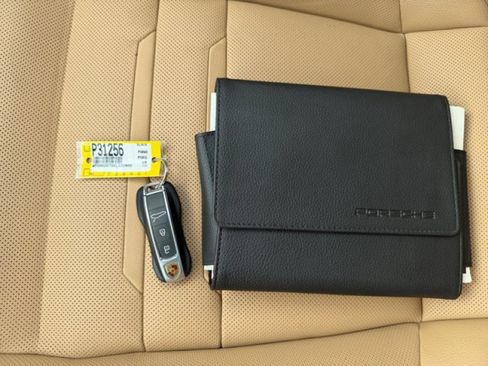 Used 2019 Porsche Panamera image 21