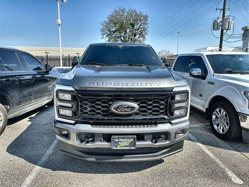 Used 2025 Ford F250 Lariat w/ Black Appearance Package image 2