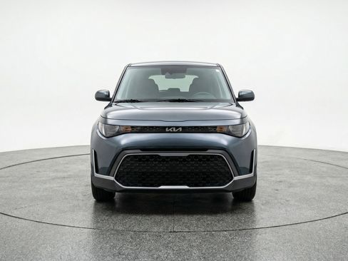 Used 2025 Kia Soul LX w/ LX Technology Package image 2