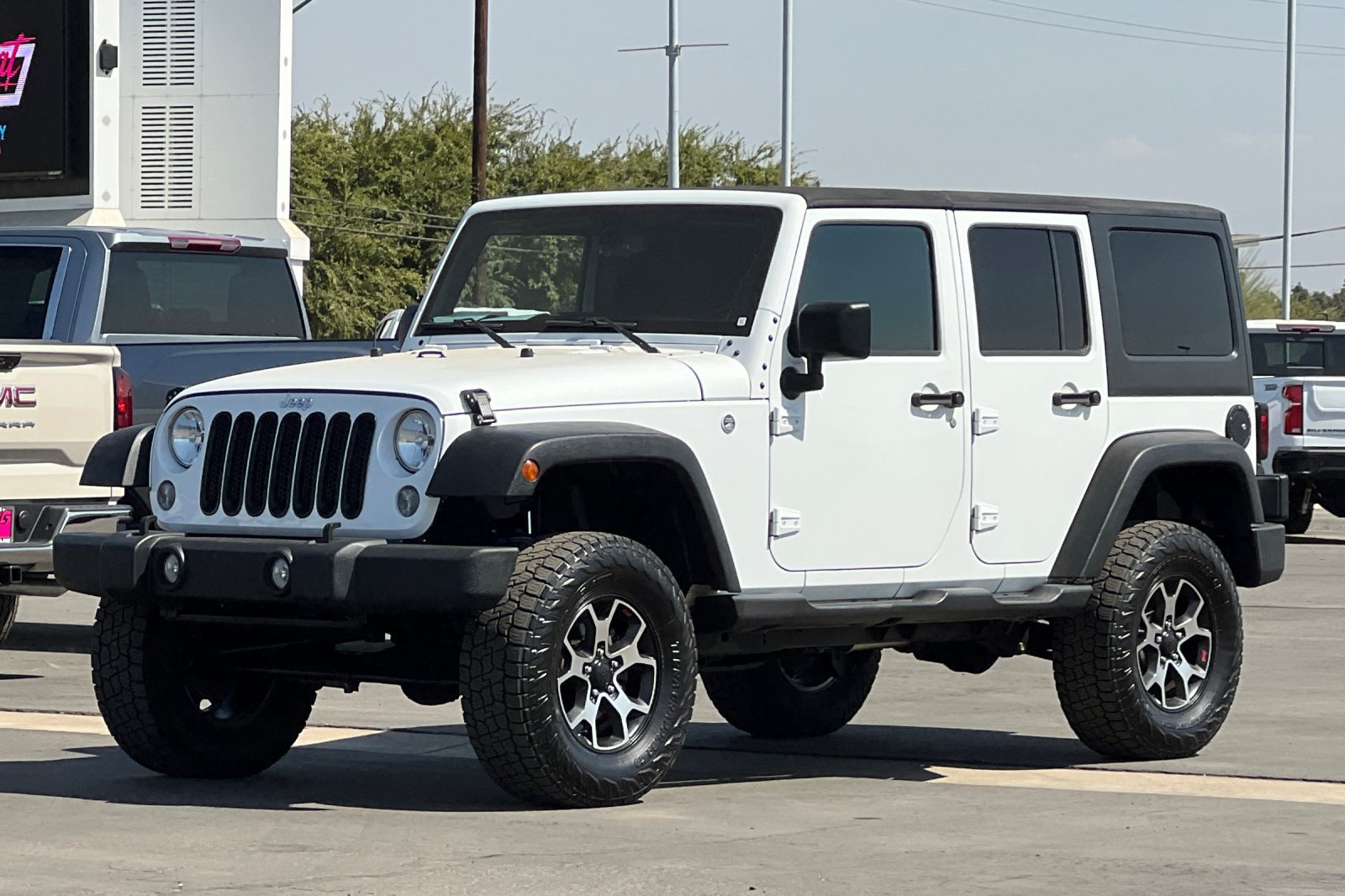 Used 2018 Jeep Wrangler Unlimited Sport S AWD/4WD image 9