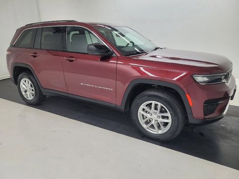 Used 2023 Jeep Grand Cherokee Laredo X AWD/4WD image 11