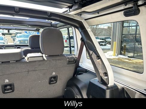 Used 2023 Jeep Wrangler Unlimited w/ Sun & Screen Package image 29