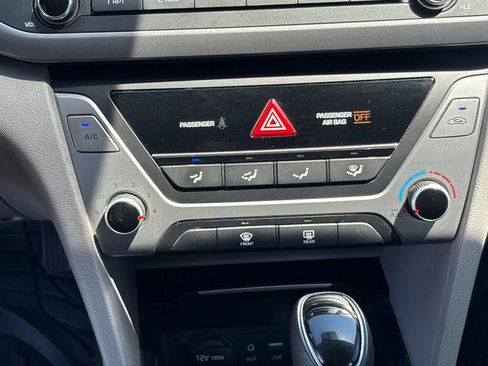 Used 2017 Hyundai Elantra SE FWD image 20