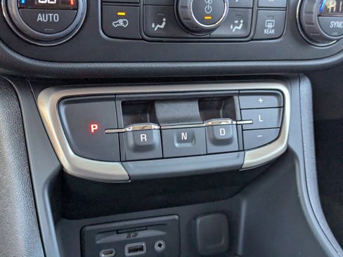 Used 2024 GMC Terrain Denali w/ Black Diamond Edition image 30