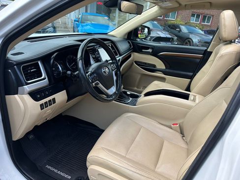 Used 2018 Toyota Highlander Limited Platinum AWD/4WD image 11