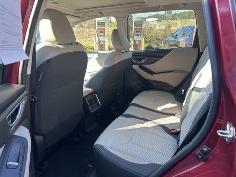 Used 2020 Subaru Forester Premium image 7
