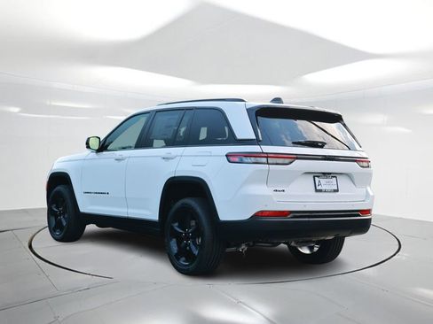 New 2025 Jeep Grand Cherokee Altitude image 2