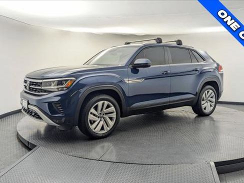 Used 2023 Volkswagen Atlas Cross Sport SE w/ Panoramic Sunroof Package image 2