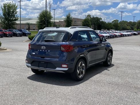 New 2026 Hyundai Venue SEL FWD image 8