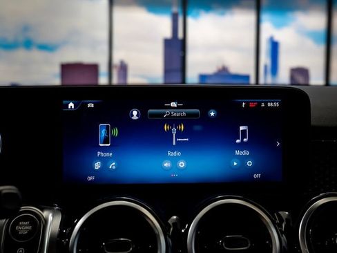 Used 2026 Mercedes-Benz GLB 250 4MATIC image 19