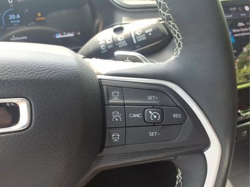 Used 2024 Jeep Grand Cherokee Altitude AWD/4WD image 20