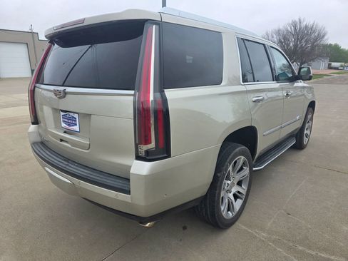Used 2017 Cadillac Escalade Luxury AWD/4WD image 5