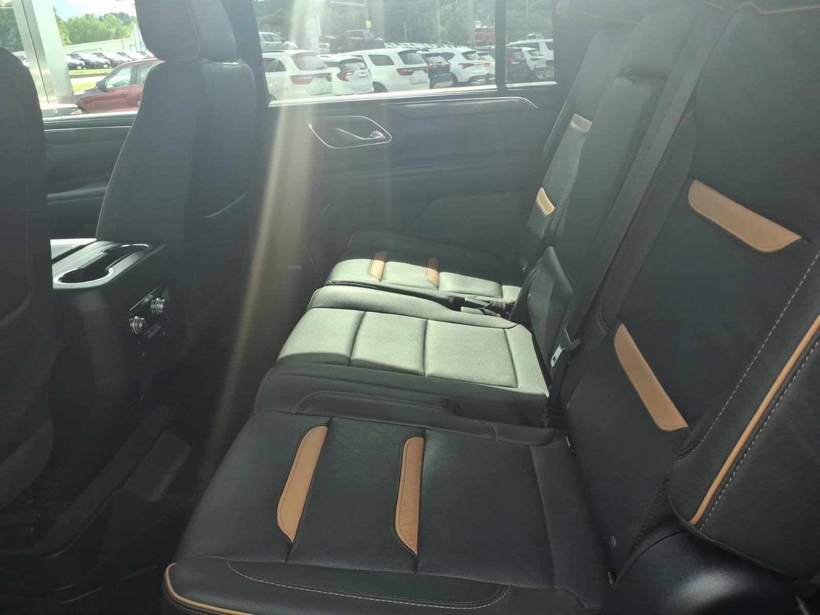Used 2023 GMC Yukon XL AT4 w/ AT4 Premium Plus Package AWD/4WD image 8