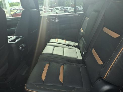 Used 2023 GMC Yukon XL AT4 w/ AT4 Premium Plus Package AWD/4WD image 8