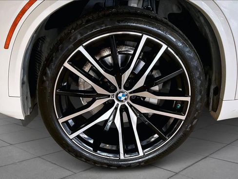 Used 2021 BMW X5 xDrive40i w/ M Sport Package image 10