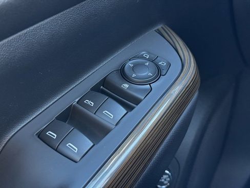 Used 2021 GMC Acadia SLE w/ Driver Convenience Package image 32