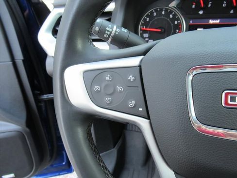 Used 2023 GMC Acadia SLT w/ Preferred Package image 19