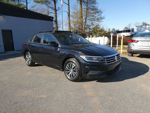 Used 2019 Volkswagen Jetta SEL image 3
