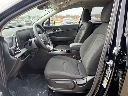 Used 2025 Kia Sportage LX image 11