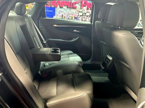 Used 2014 Chevrolet Impala LT w/ Convenience Package image 16