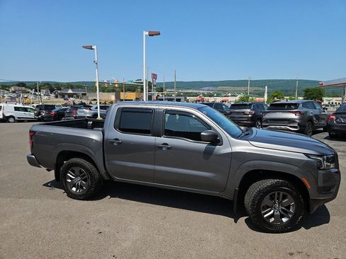 Used 2025 Nissan Frontier SV AWD/4WD image 37