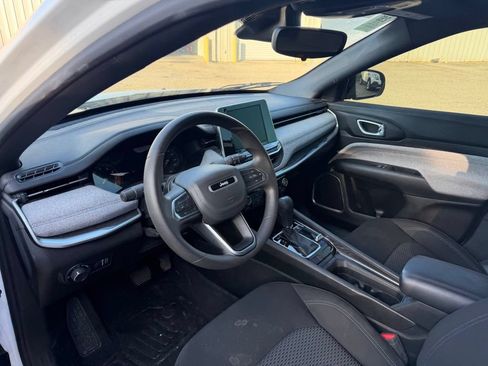 Used 2025 Jeep Compass Sport AWD/4WD image 9