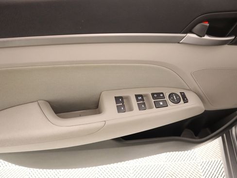 Used 2018 Hyundai Elantra SEL image 14