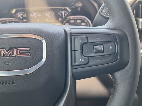Used 2021 GMC Sierra 1500 AT4 w/ AT4 Preferred Package AWD/4WD image 17