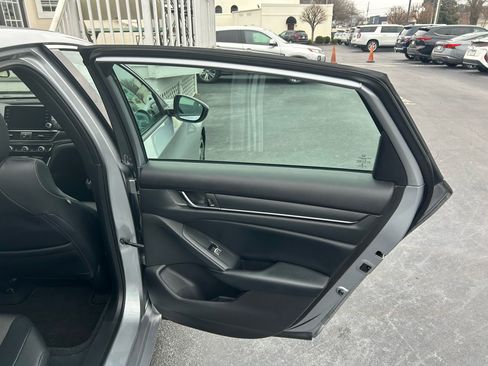 Used 2018 Honda Accord Sport image 26