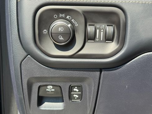 Used 2019 RAM 1500 Limited w/ Advanced Safety Group RWD image 17