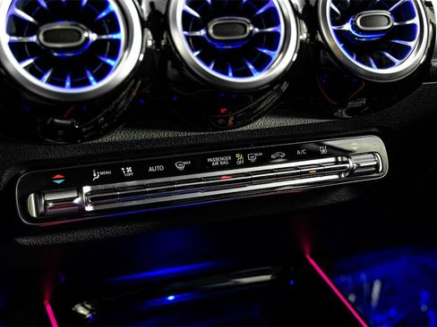 Used 2023 Mercedes-Benz EQB 300 4MATIC image 27