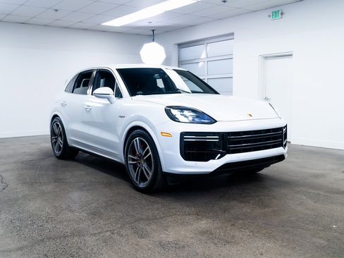 Used 2024 Porsche Cayenne Turbo image 31