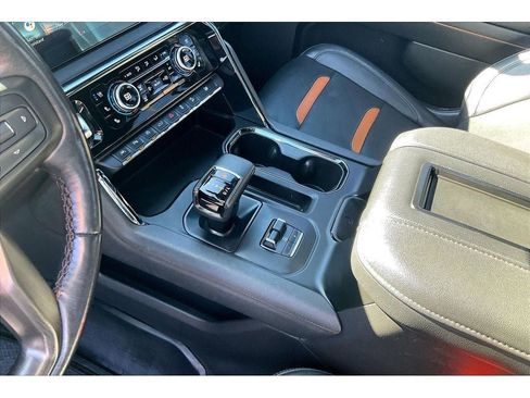 Used 2022 GMC Sierra 1500 AT4 w/ Technology Package AWD/4WD image 18