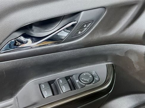 Used 2020 GMC Acadia SLT FWD image 18